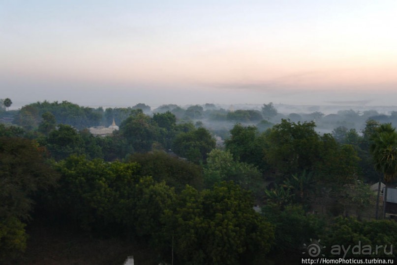 Над Баганом на шаре