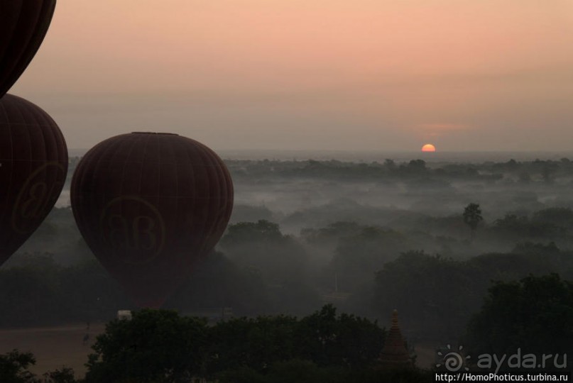 Над Баганом на шаре