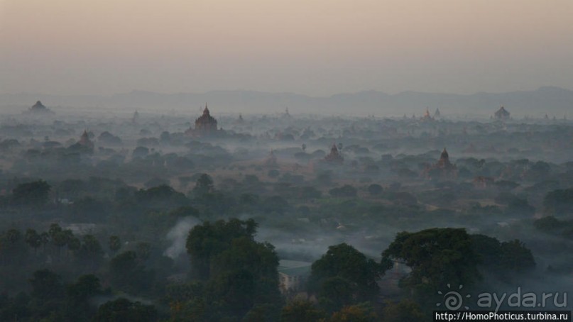Над Баганом на шаре
