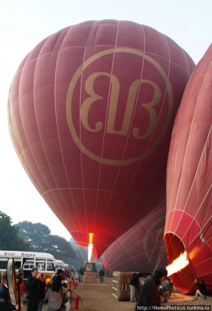 Над Баганом на шаре