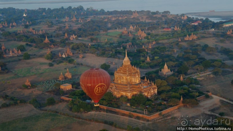 Над Баганом на шаре