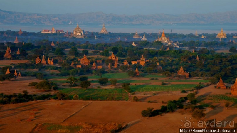 Над Баганом на шаре