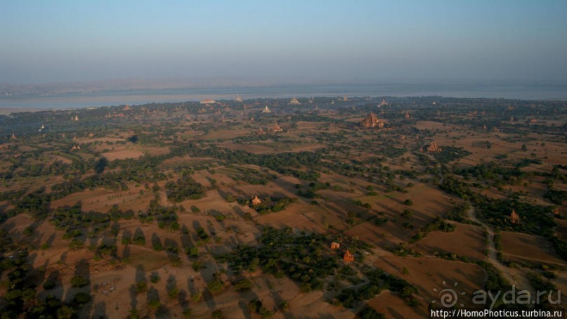 Над Баганом на шаре