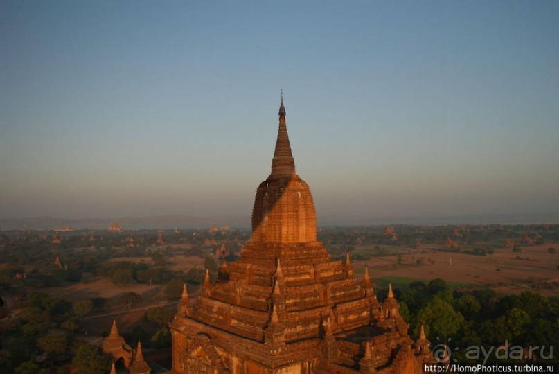 Над Баганом на шаре