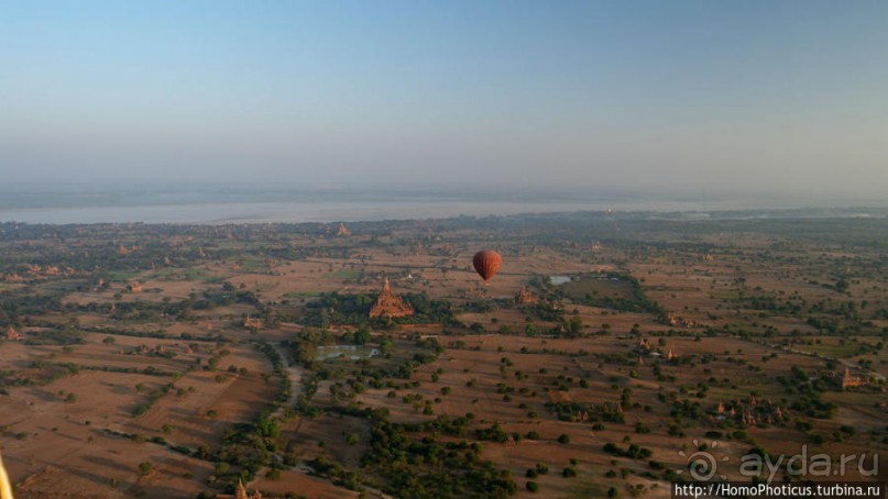 Над Баганом на шаре