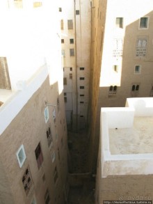 Небоскребы, небоскребы, да из глины кирпичи