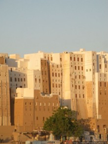 Небоскребы, небоскребы, да из глины кирпичи