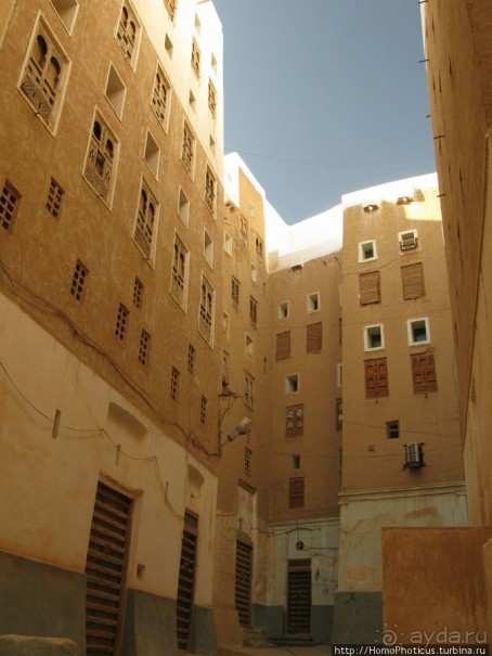 Небоскребы, небоскребы, да из глины кирпичи