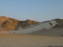 Белые пляжи и советские танки