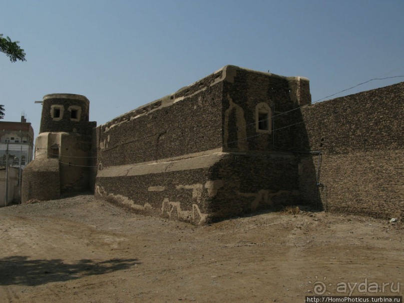 Древние мечети и подарочные цыплята