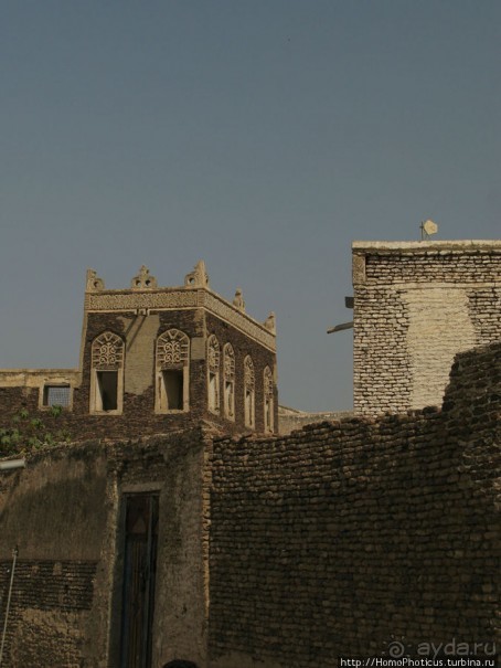 Древние мечети и подарочные цыплята