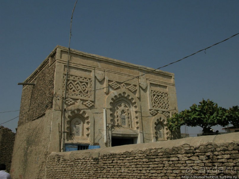 Древние мечети и подарочные цыплята