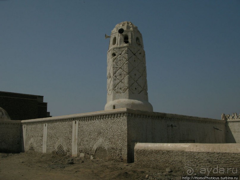 Древние мечети и подарочные цыплята