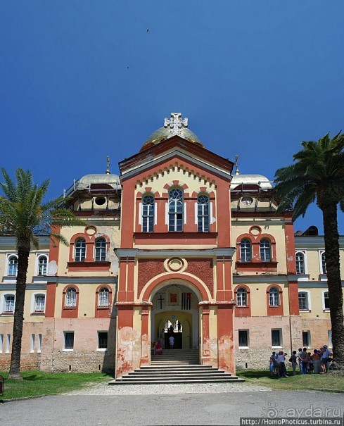 У подножия Афонской горы