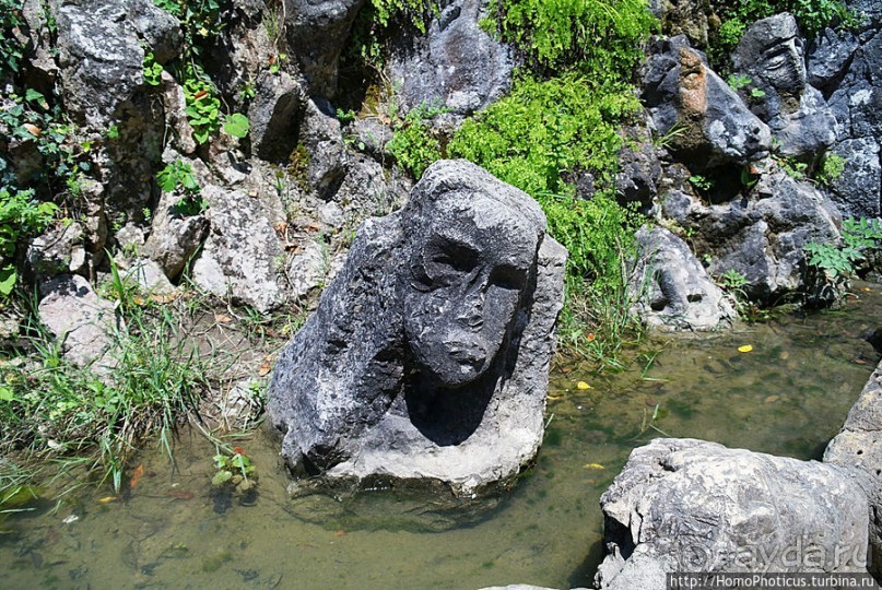 У подножия Афонской горы