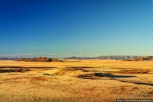 Сердце Намиба: закат южного солнца и восход полной луны