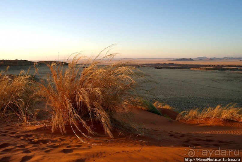 Сердце Намиба: закат южного солнца и восход полной луны