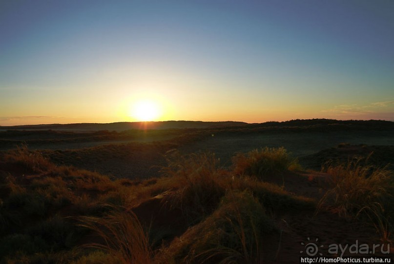 Сердце Намиба: закат южного солнца и восход полной луны