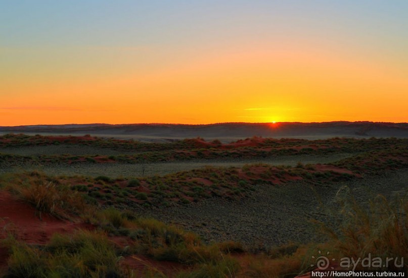 Сердце Намиба: закат южного солнца и восход полной луны