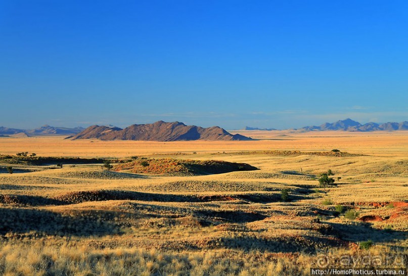 Сердце Намиба: закат южного солнца и восход полной луны