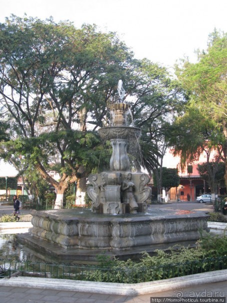 Старая Гватемала и действующий вулкан