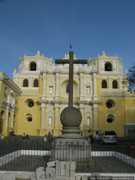 Старая Гватемала и действующий вулкан