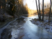 Полузамерзший водопад