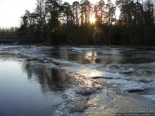 Полузамерзший водопад