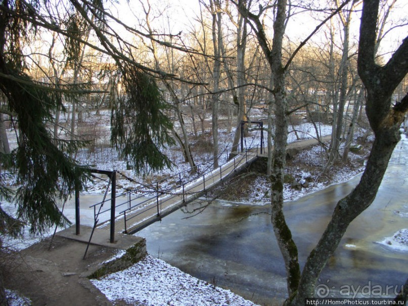 Полузамерзший водопад