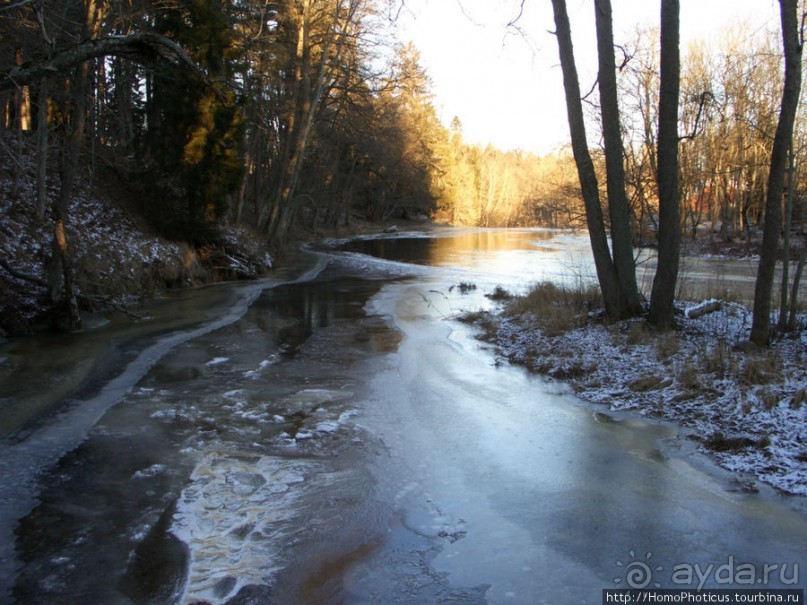 Полузамерзший водопад