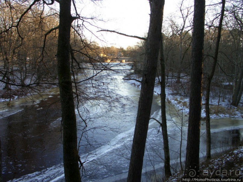Полузамерзший водопад