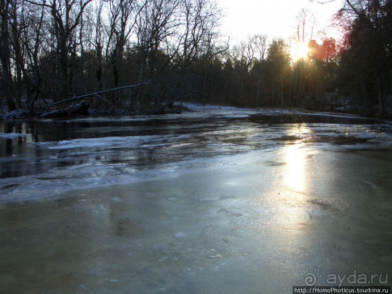 Полузамерзший водопад