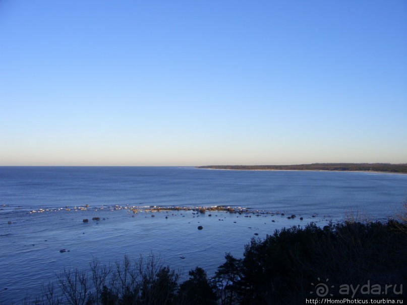 Полузамерзший водопад