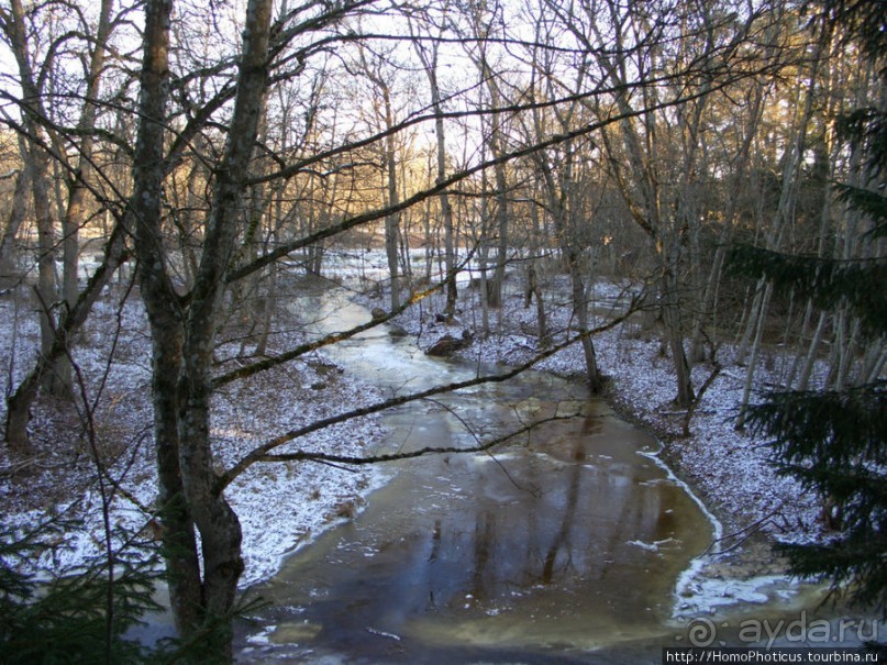 Полузамерзший водопад