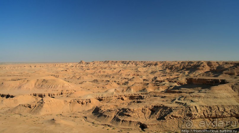 Пещеры, крепость и оазис в пустыне