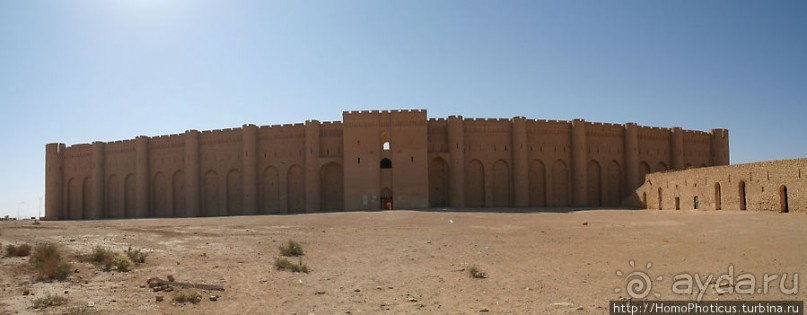 Пещеры, крепость и оазис в пустыне