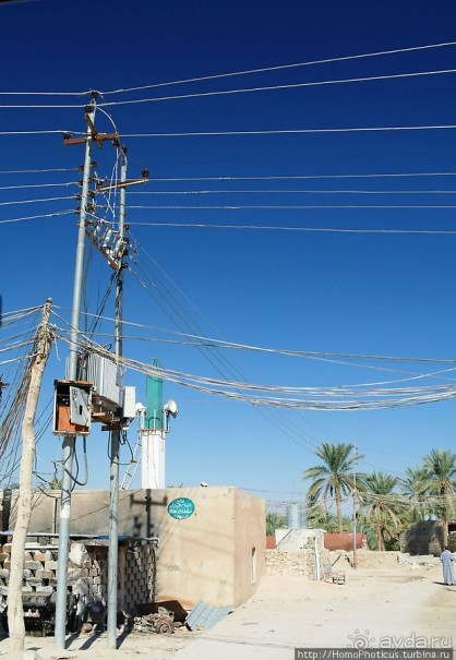 Пещеры, крепость и оазис в пустыне