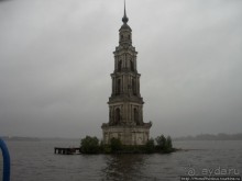 Полузатопленный город