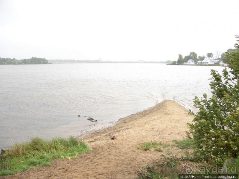 Полузатопленный город