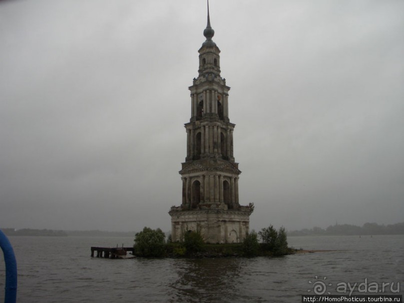 Полузатопленный город