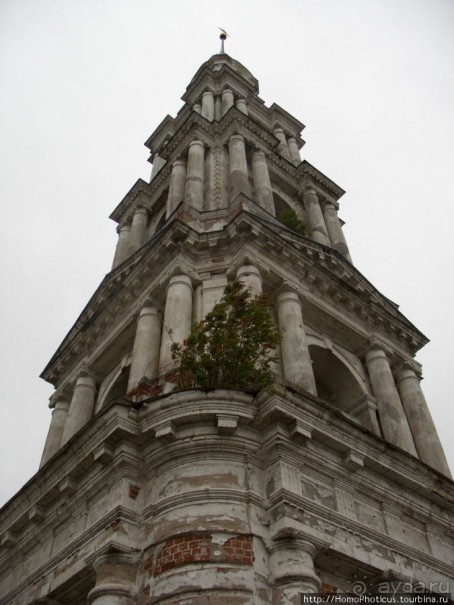 Полузатопленный город