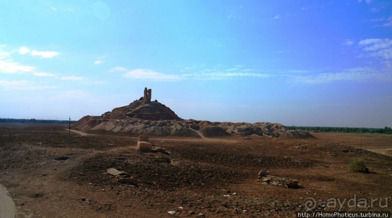 Два холма: зиккурат Намруда и место рождения Ибрагима