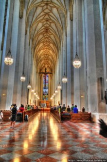 Аскетичность и роскошь мюнхенских храмов