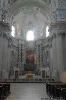 Аскетичность и роскошь мюнхенских храмов