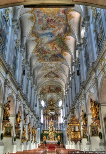 Аскетичность и роскошь мюнхенских храмов