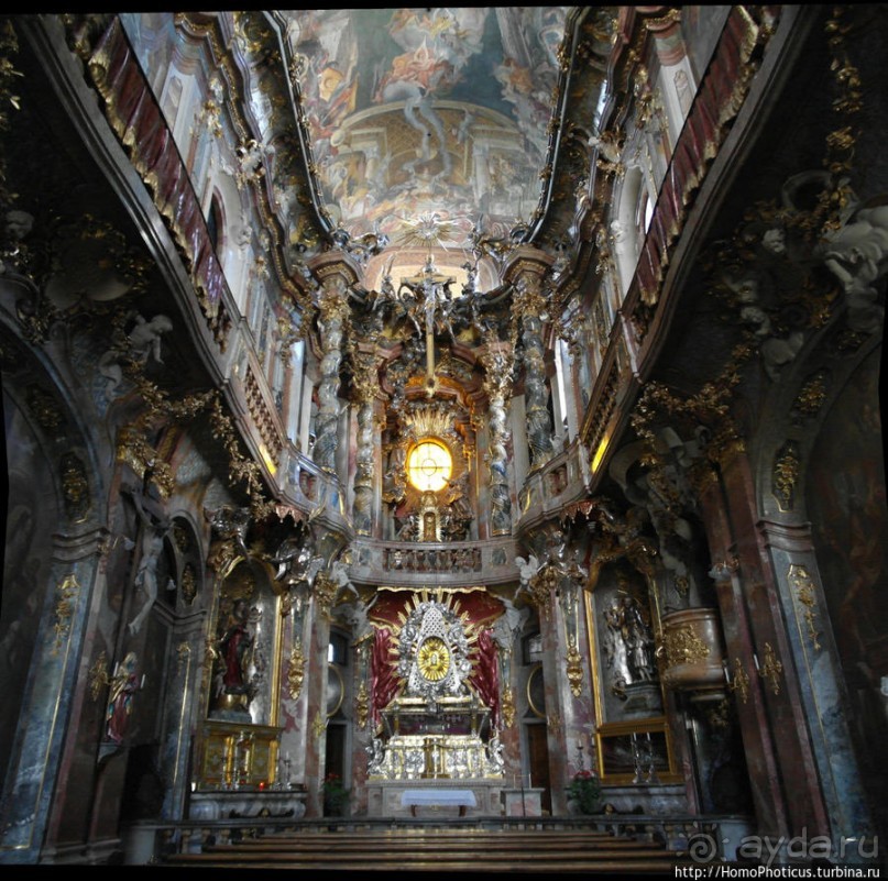 Аскетичность и роскошь мюнхенских храмов