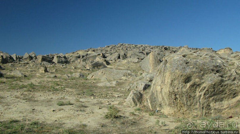 Петроглифы и грязевые вулканы