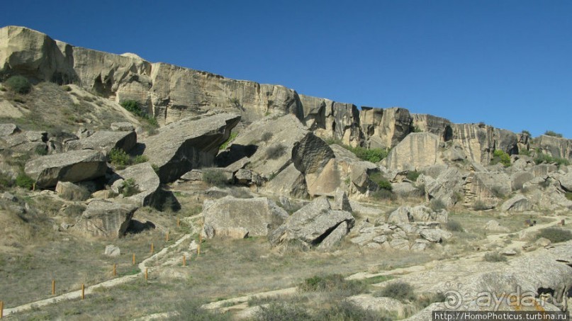 Петроглифы и грязевые вулканы
