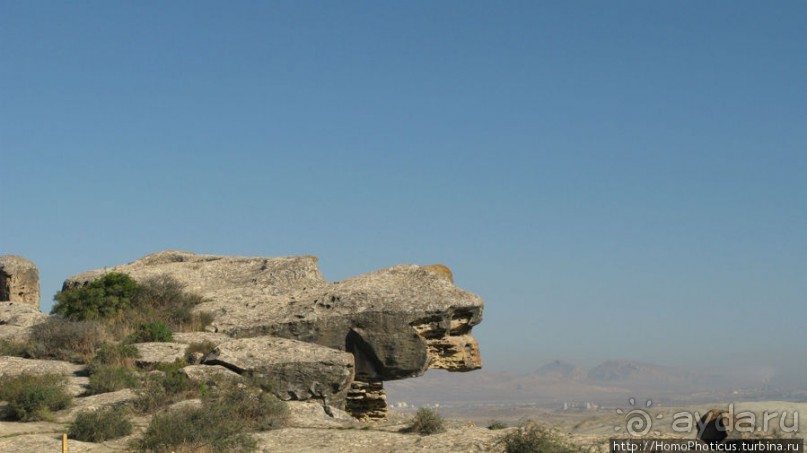Петроглифы и грязевые вулканы