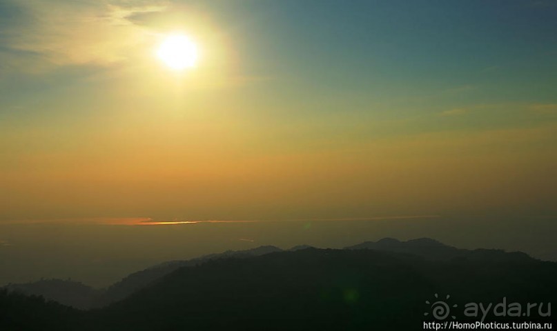 Золотой камень на вершине горы